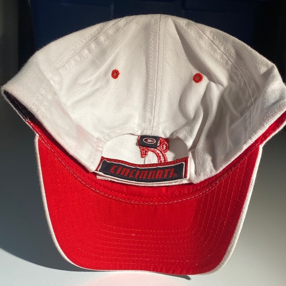 Cincinnati Bearcats NCAA Paw logo Colosseum White & Red Men’s Adjustable Hat Cap - Picture 3 of 5
